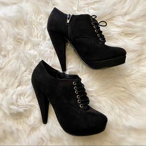 CUTE! 🥰 Suede Booties w/ Laces!